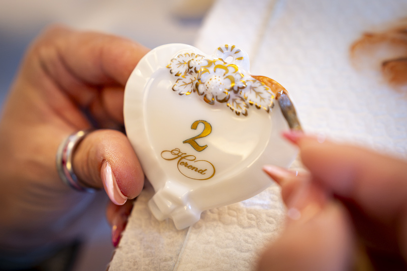 201. Anna Ball: Bronze metallic porcelain hearts and a special gala menu await guests